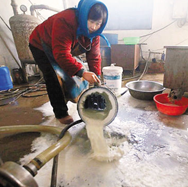 奶業(yè)困局，路在何方？
