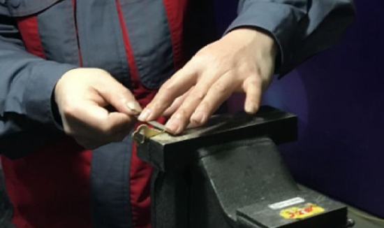 徒手配鑰匙、冰火焊鋼管……這些航天工匠們的超群技藝令人嘆服！