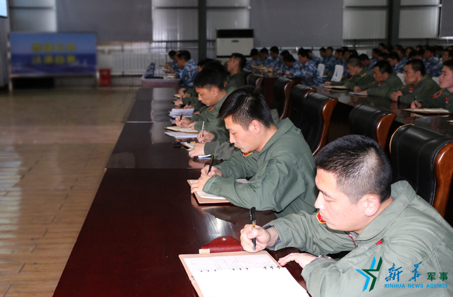 ↑資料圖片：張超參加戰(zhàn)斗機團《改革強軍主題教育》授課現(xiàn)場。