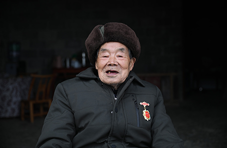 “死守陣地，決不能后退一寸”——記抗美援朝老兵黃忠茂