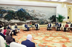 韓正會見中俄友好、和平與發(fā)展委員會第十四次全體會議與會代表
