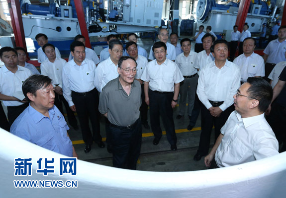 這是7月3日，王岐山在內(nèi)蒙古海裝風電設備有限公司考察。新華社記者 龐興雷 攝 