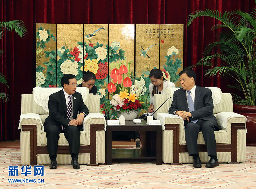 6月11日，中共中央政治局常委、中央書記處書記劉云山在福州會(huì)見來(lái)華出席金磚國(guó)家政黨、智庫(kù)和民間社會(huì)組織論壇的老撾人民革命黨中央政治局委員、中央書記處常務(wù)書記、國(guó)家副主席潘坎。新華社記者劉衛(wèi)兵攝
