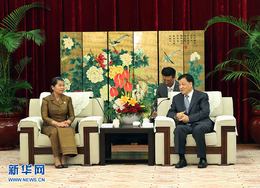 6月11日，中共中央政治局常委、中央書記處書記劉云山在福州會(huì)見來(lái)華出席金磚國(guó)家政黨、智庫(kù)和民間社會(huì)組織論壇的柬埔寨人民黨中央常委、副首相梅森安。新華社記者劉衛(wèi)兵攝