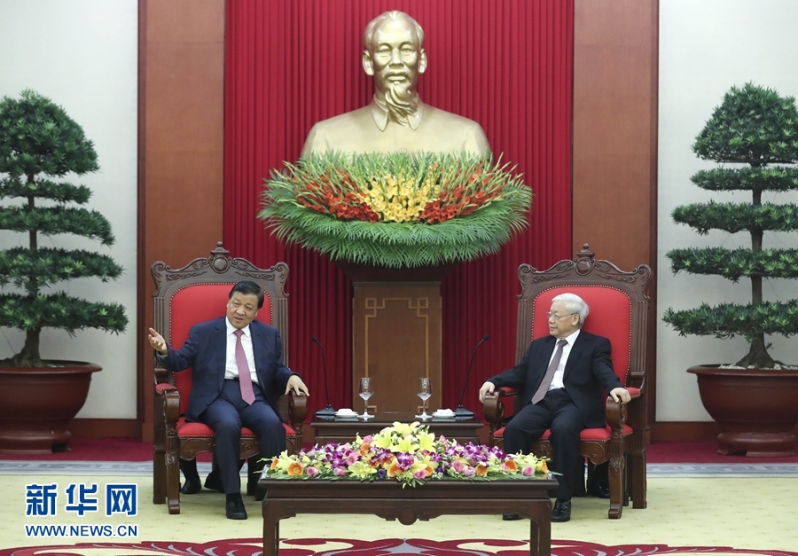 應越南共產(chǎn)黨邀請，中共中央政治局常委、中央書記處書記劉云山9月18日至19日對越南進行正式訪問。這是9月18日，劉云山在河內(nèi)會見越共中央總書記阮富仲。 新華社記者 龐興雷 攝