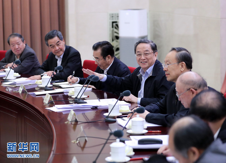 11月16日，全國政協(xié)在北京召開第75次雙周協(xié)商座談會，圍繞“推進(jìn)糧食定價機(jī)制、補(bǔ)貼政策和收儲制度改革”建言獻(xiàn)策。全國政協(xié)主席俞正聲主持會議并講話。新華社記者 鞠鵬 攝