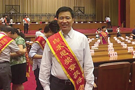 黃國寧被授予我國衛(wèi)生行業(yè)的最高榮譽(yù)“白求恩獎(jiǎng)?wù)?rdquo;。
