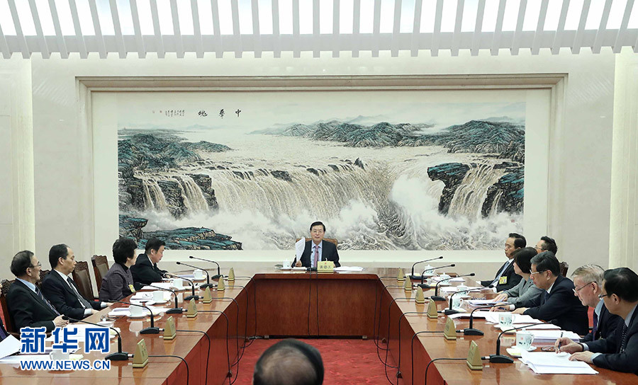 12月26日，十二屆全國人大常委會(huì)第一百零六次委員長會(huì)議在北京人民大會(huì)堂舉行。張德江委員長主持會(huì)議。 新華社記者 劉衛(wèi)兵 攝