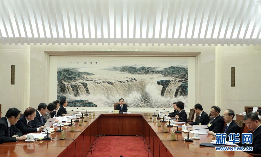 2月23日，十二屆全國人大常委會第一百一十三次委員長會議在北京人民大會堂舉行，張德江委員長主持。 新華社記者 劉衛(wèi)兵 攝