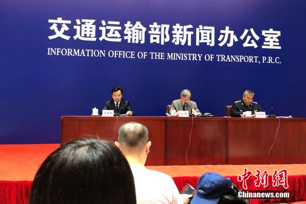 交通運(yùn)輸部6月份例行新聞發(fā)布會(huì)現(xiàn)場(chǎng)。 程春雨 攝