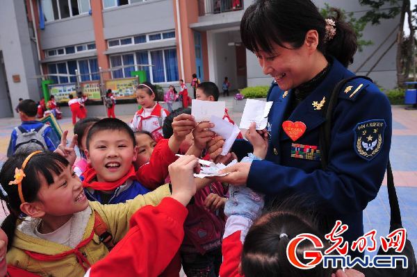 【我和軍隊的不解之緣】“先是軍人，才是媽媽”