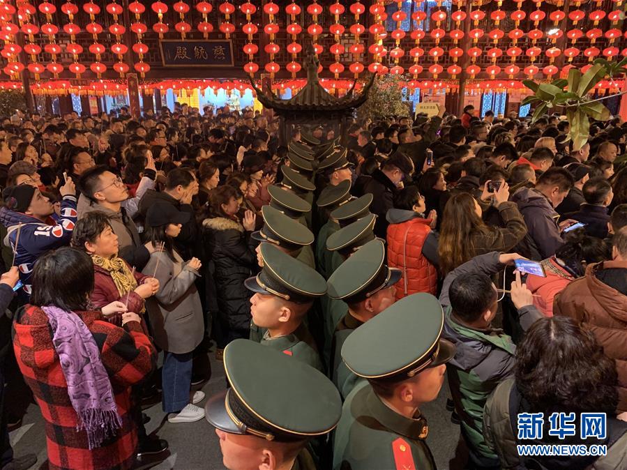 （新華全媒頭條·圖文互動）（6）向祖國報告：我在戰(zhàn)位守萬家團(tuán)圓——解放軍和武警部隊新春佳節(jié)備戰(zhàn)執(zhí)勤記事