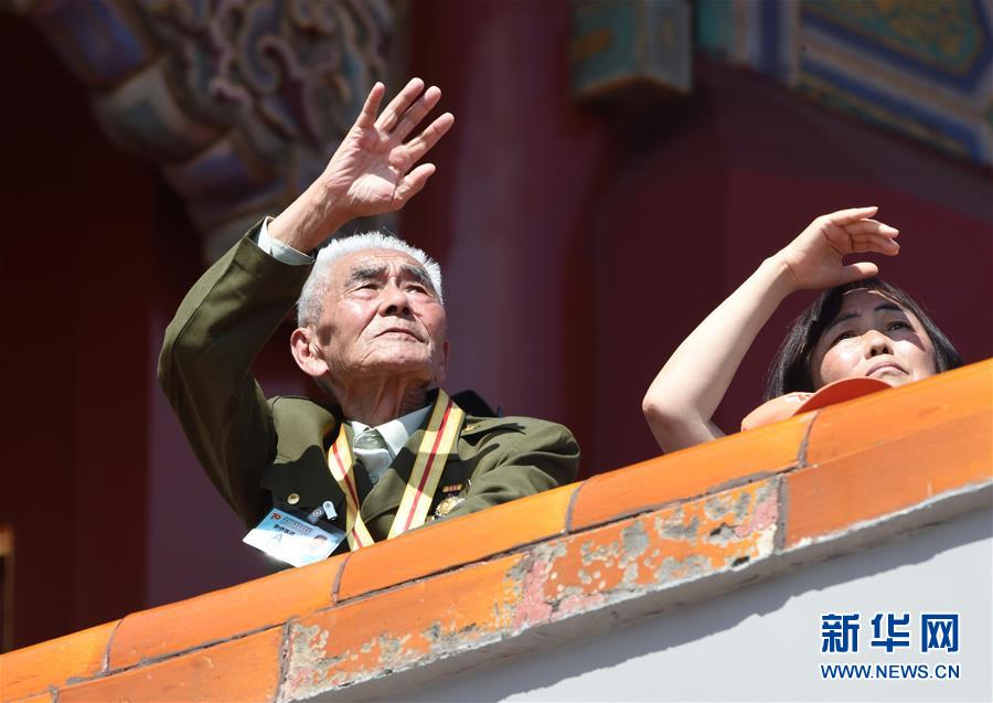 （新華全媒頭條·強(qiáng)軍思想引領(lǐng)新征程·圖文互動(dòng)）（3）那一刻，我們光榮接受檢閱