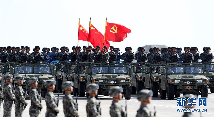 （新華全媒頭條·強(qiáng)軍思想引領(lǐng)新征程·圖文互動(dòng)）（8）那一刻，我們光榮接受檢閱