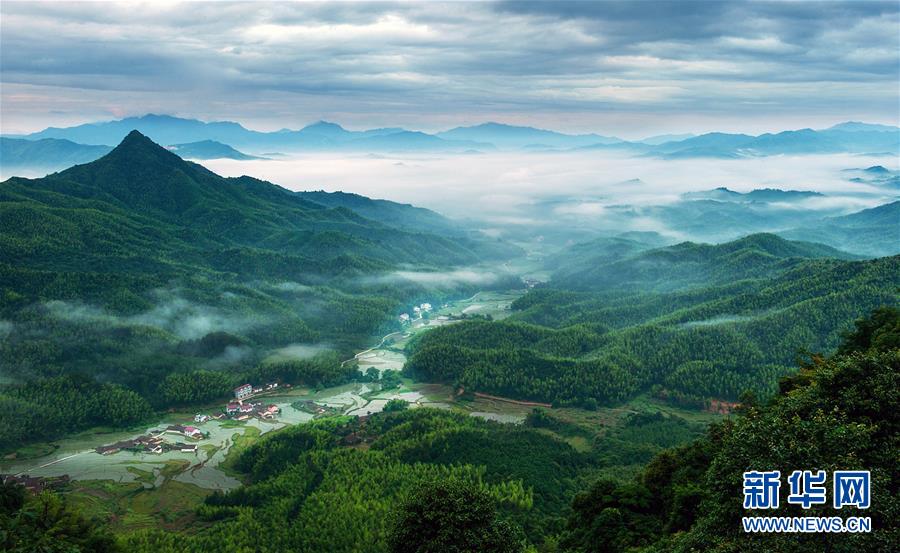 （兩會(huì)前夕看落實(shí)·圖文互動(dòng)）（4）奮力脫貧攻堅(jiān) 生態(tài)追“清”逐“綠”——江西落實(shí)習(xí)近平總書(shū)記全國(guó)兩會(huì)重要講話(huà)精神紀(jì)實(shí)