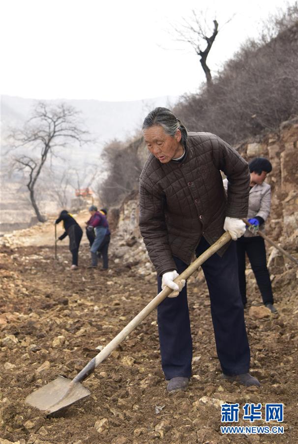 （在習(xí)近平新時(shí)代中國特色社會(huì)主義思想指引下——新時(shí)代新作為新篇章·圖文互動(dòng)）（1）“困難面前有我們”——太行山革命老區(qū)一個(gè)小山村的蝶變