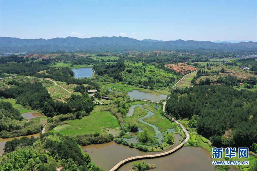 (壯麗70年·奮斗新時代·圖文互動）（2）福建長?。簱Q顏“山光水濁” 永駐綠水青山