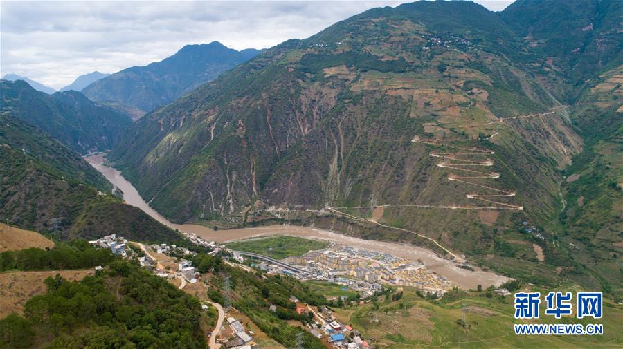 （直過(guò)民族脫貧攻堅(jiān)·圖文互動(dòng)）（3）下山！傈僳群眾開(kāi)啟新生活