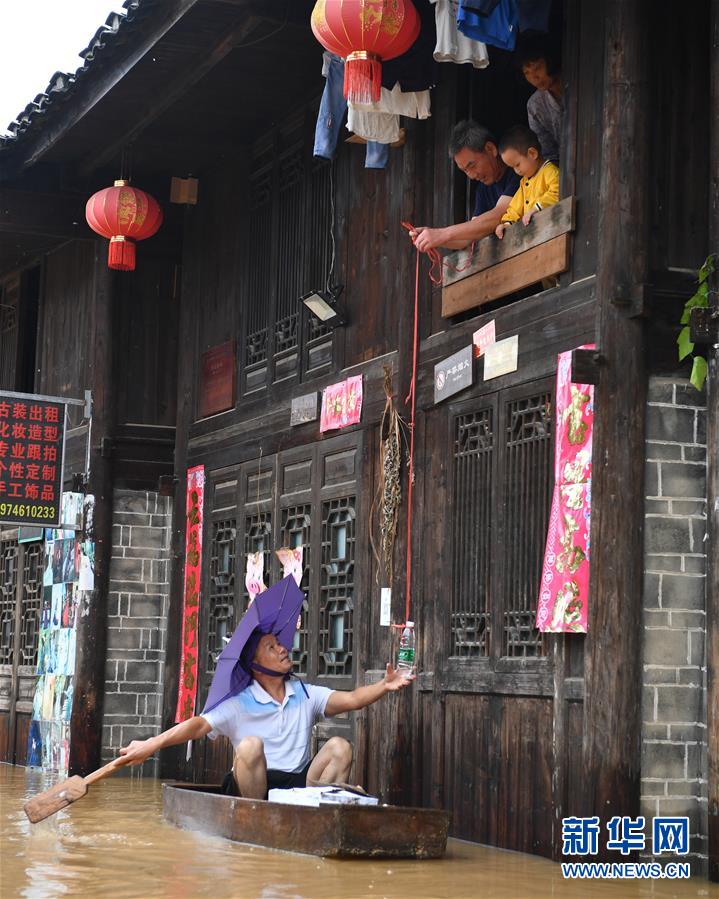 （抗洪搶險·圖文互動）（5）洪水來時，那暖心的民間救援