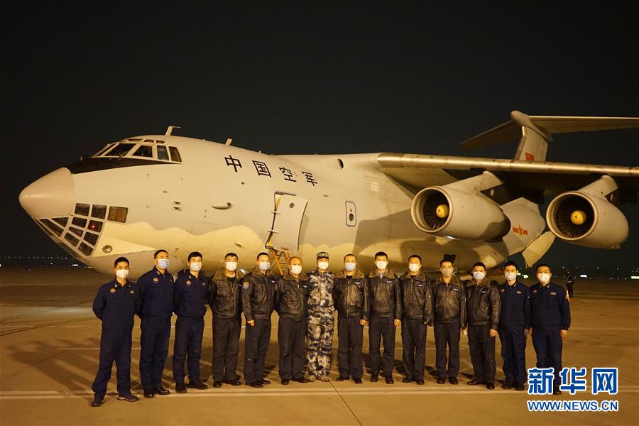 （新型肺炎疫情防控·圖文互動）（2）除夕夜，他們這樣出征——空軍軍醫(yī)大學(xué)醫(yī)療隊出征武漢疫區(qū)見聞