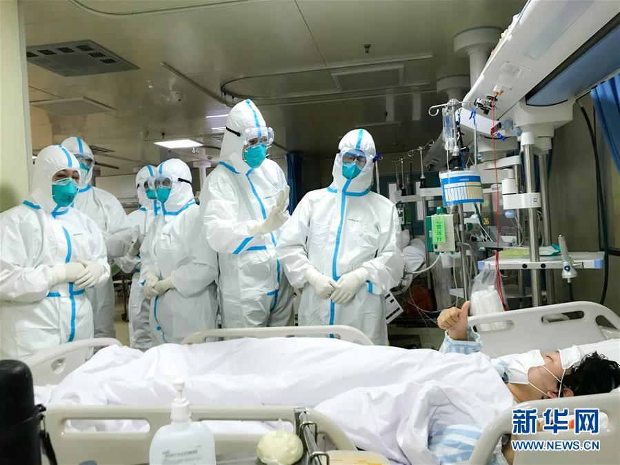 （新華全媒頭條·圖文互動）（3）新華社評論員：危難時刻，黨員干部要挺身而出——論堅決打贏疫情防控阻擊戰(zhàn)