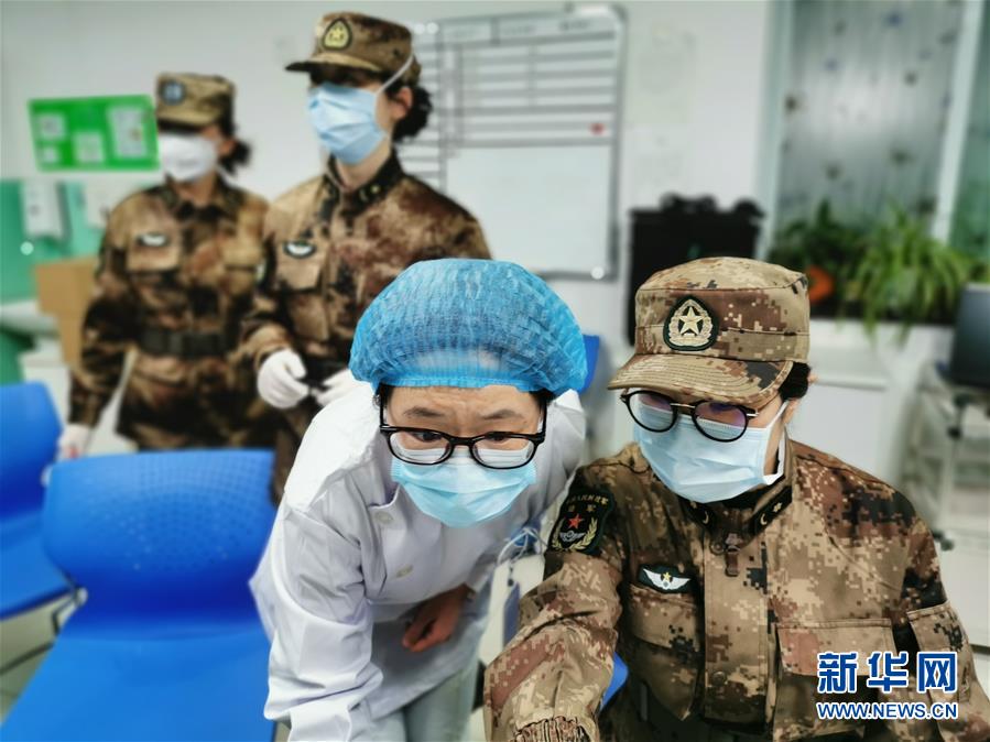 （新華全媒頭條·圖文互動）（7）新華社評論員：危難時刻，黨員干部要挺身而出——論堅決打贏疫情防控阻擊戰(zhàn)