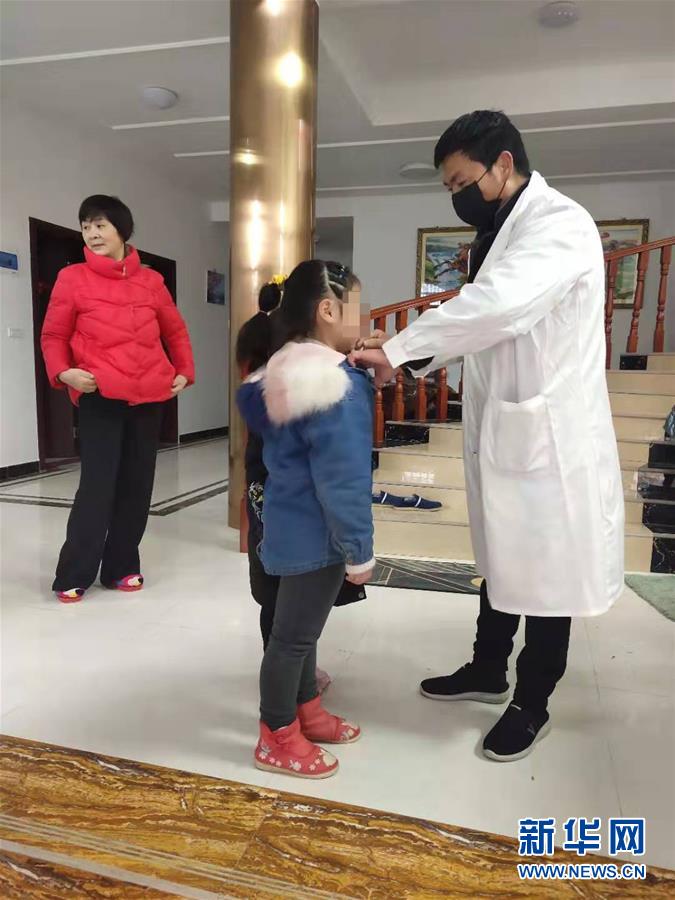 （聚焦疫情防控·圖文互動）（3）從武漢返鄉(xiāng)的一家人：“鄰里情割不斷，自行隔離是義務(wù)”
