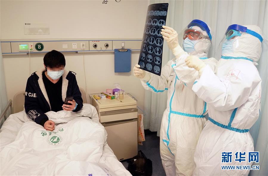 （新華全媒頭條·圖文互動）（7）“與國家同舟，與人民共濟”——新冠肺炎重癥救治同濟醫(yī)院戰(zhàn)“疫”直擊