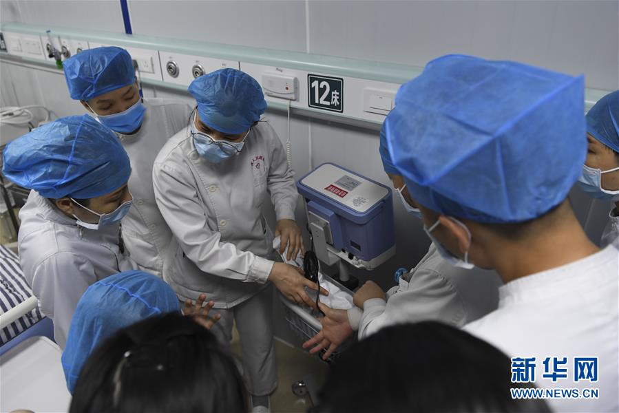 （圖文互動）（1）“你們逆行，我們護(hù)航”——廣西關(guān)愛一線醫(yī)務(wù)工作者見聞 