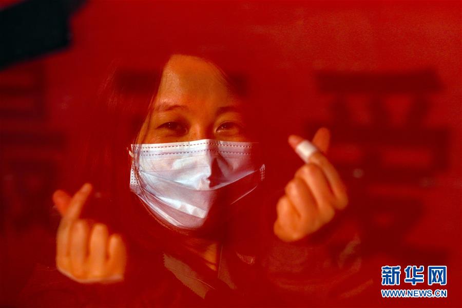 （新華全媒頭條·圖文互動）（5）最美逆行者，武漢永遠記得你！——首批援鄂醫(yī)療隊返程紀實
