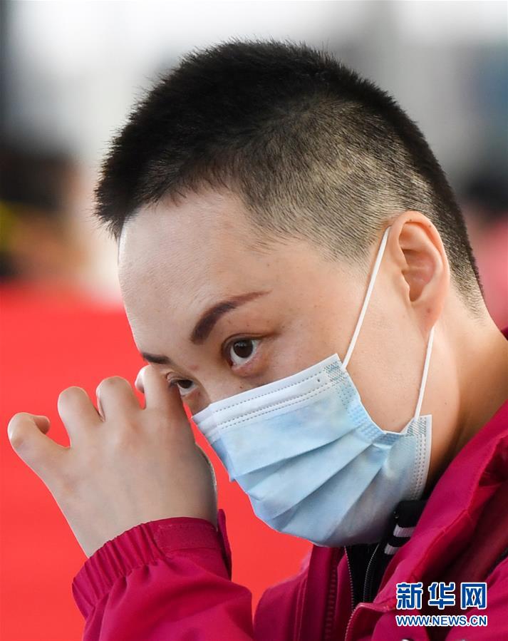 （新華全媒頭條·圖文互動）（11）最美逆行者，武漢永遠記得你！——首批援鄂醫(yī)療隊返程紀實