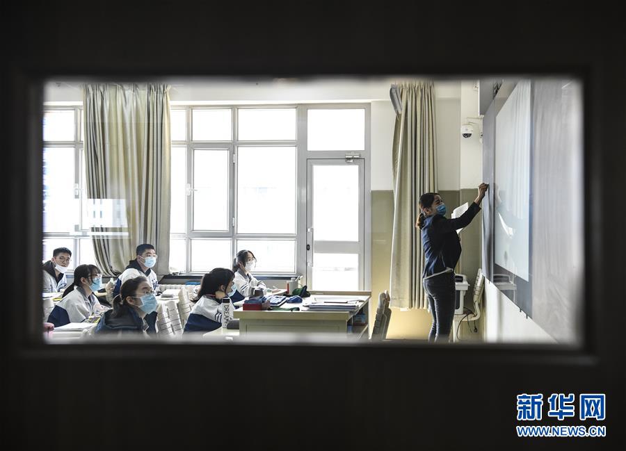 （圖文互動(dòng)）（10）“早”安同學(xué)，“早”安老師！——新疆初高中畢業(yè)班復(fù)課一周回訪見聞