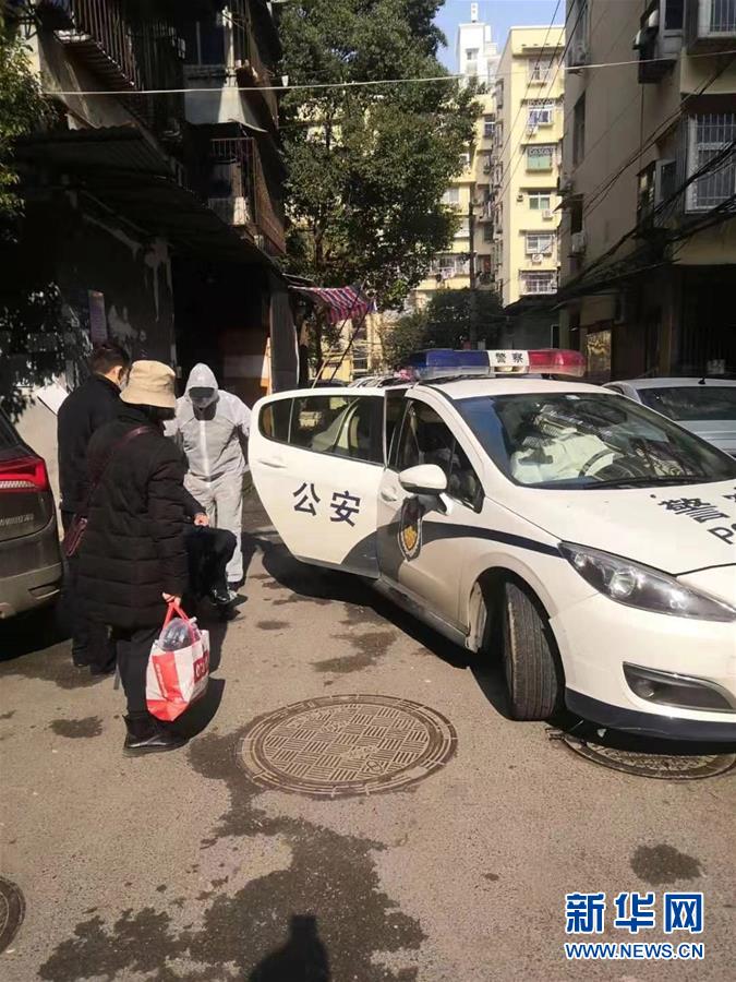 （習(xí)近平致敬的戰(zhàn)“疫”英雄·公安干警篇·圖文互動(dòng)）（5）他們，抗疫一線鑄警魂