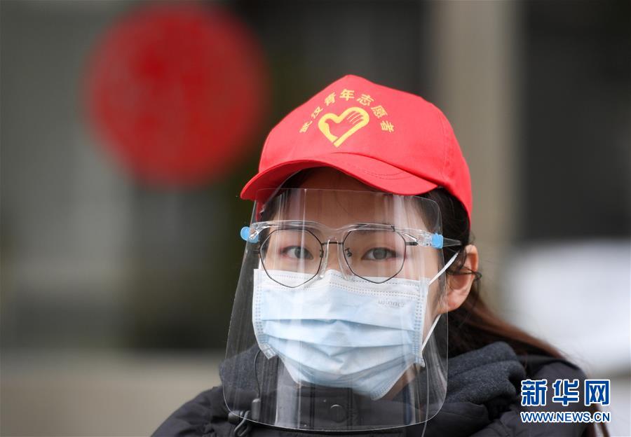 （習近平致敬的戰(zhàn)“疫”英雄·志愿者篇·圖文互動）（4）他們，微光成炬照征程