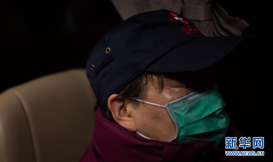 （新華全媒頭條·習近平致敬的戰(zhàn)“疫”英雄·武漢人民篇·圖文互動）（11）壯哉，大武漢——獻給英雄的武漢人民