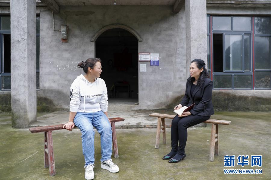 （兩會(huì)人物·圖文互動(dòng)）（4）帶娃、賺錢兩不誤——一位農(nóng)民工代表眼中的脫貧新工作