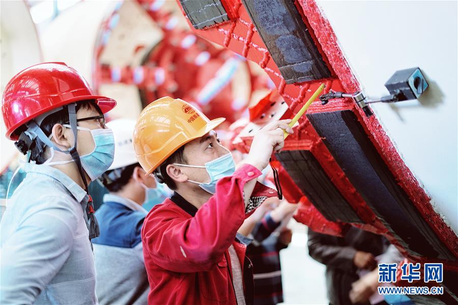 （在習(xí)近平新時代中國特色社會主義思想指引下——新時代新作為新篇章·習(xí)近平總書記關(guān)切事·圖文互動）（1）最有力的支撐，最堅(jiān)決的攀登——記錄奮戰(zhàn)在復(fù)工復(fù)產(chǎn)一線的科技工作者