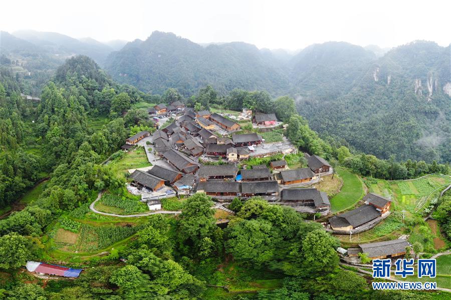 （新華全媒頭條·走向我們的小康生活·圖文互動(dòng)）（7）那山，那人，那苗寨——十八洞村三代人的奮斗史