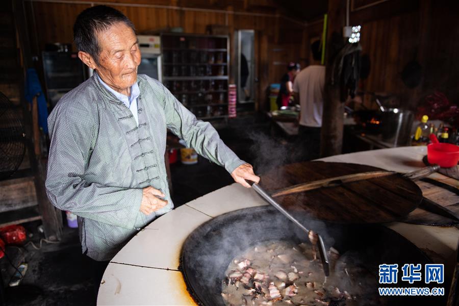 （新華全媒頭條·走向我們的小康生活·圖文互動(dòng)）（8）那山，那人，那苗寨——十八洞村三代人的奮斗史