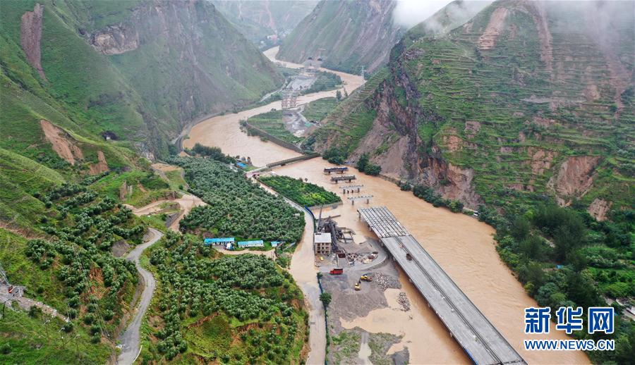 (新華視界)(5)甘肅隴南遭遇持續(xù)強(qiáng)降雨 搶險救災(zāi)全力推進(jìn)