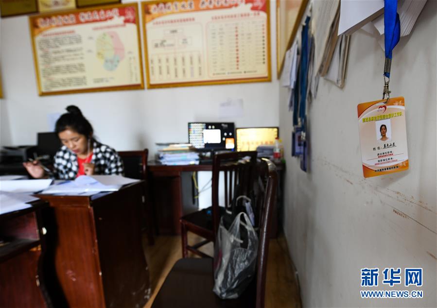 （熱點(diǎn)鮮報(bào)·圖文互動(dòng)）（4）為了大涼山的下一代，她奔赴在助學(xué)路上
