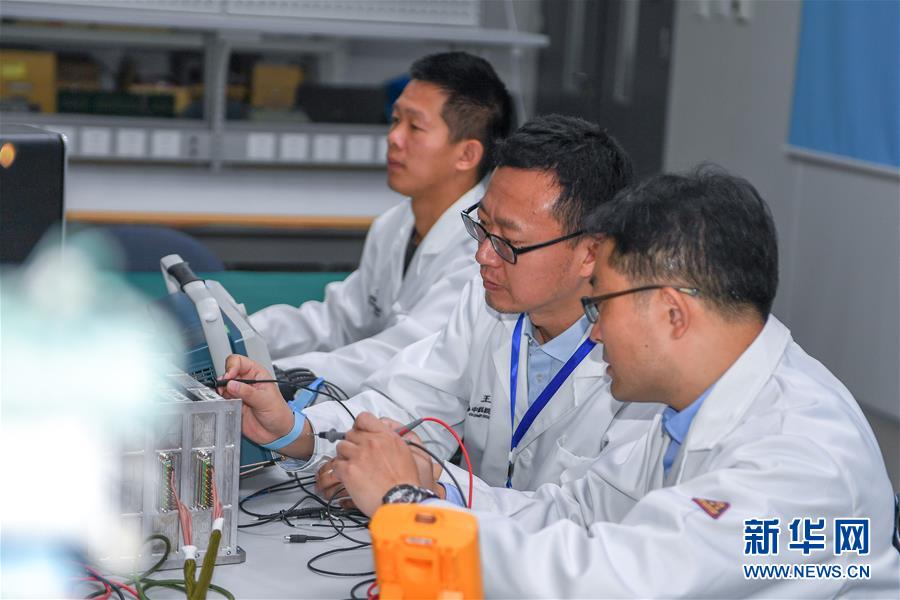 （在習(xí)近平新時代中國特色社會主義思想指引下——新時代新作為新篇章·習(xí)近平總書記關(guān)切事·圖文互動）（2）終不悔為國為民，攀高峰只爭朝夕——來自科學(xué)家們的動人故事