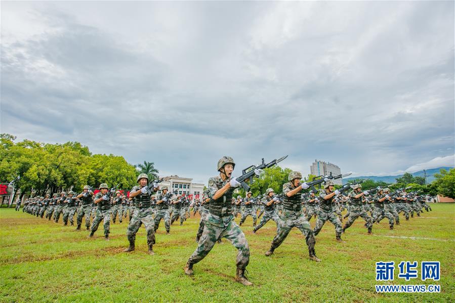 （在習(xí)近平強(qiáng)軍思想指引下·我們?cè)趹?zhàn)位報(bào)告·圖文互動(dòng)）（2）千里移防，鐵心跟黨走——南部戰(zhàn)區(qū)陸軍第75集團(tuán)軍某紅軍旅政治建軍、練兵備戰(zhàn)記事