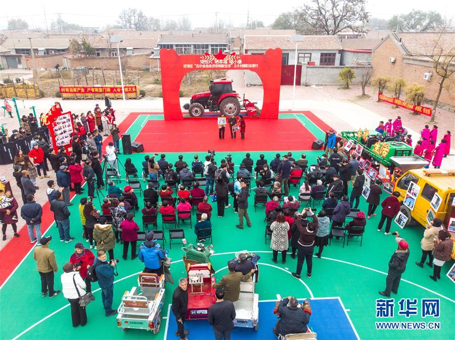 （五中全會精神在基層·圖文互動）（1）天津、福建、廣東、云南等地創(chuàng)新形式讓黨的十九屆五中全會精神“飛入尋常百姓家”