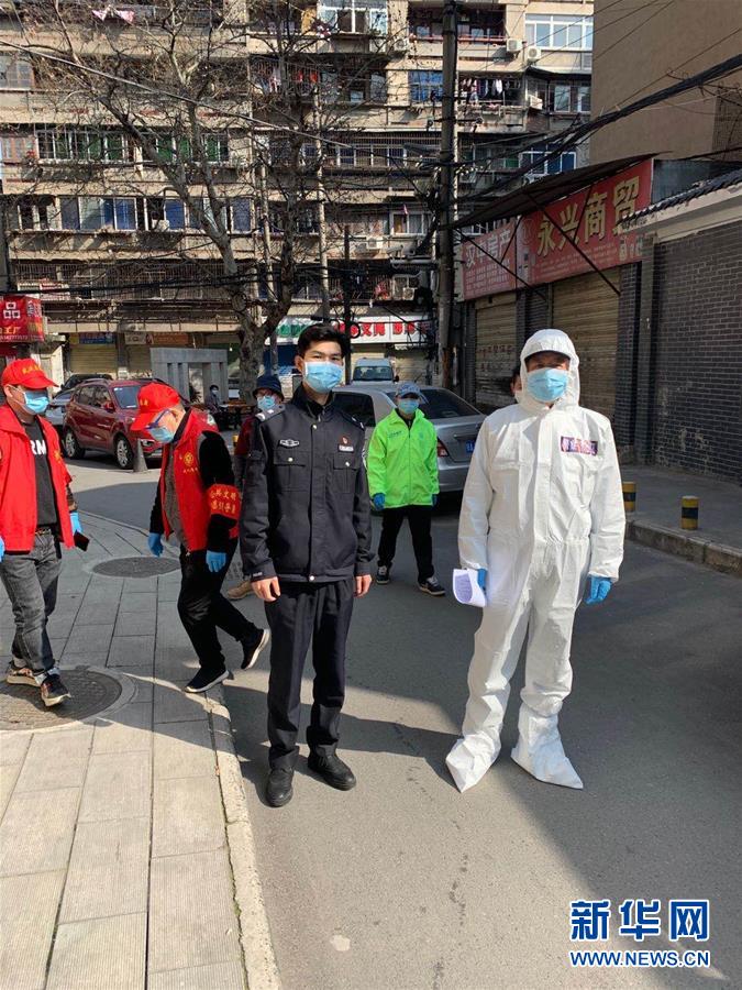 （習(xí)近平致敬的戰(zhàn)“疫”英雄·公安干警篇·圖文互動(dòng)）（6）他們，抗疫一線鑄警魂