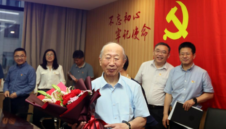 新黨員陳振新：“雖已耄耋，紅心向黨！”