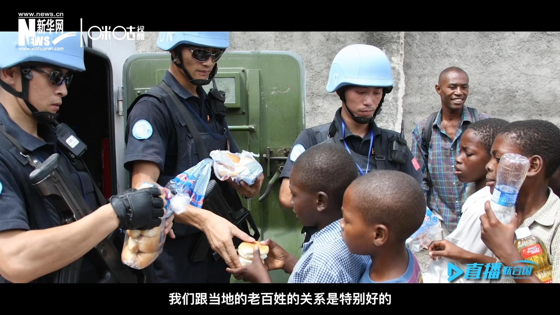 這群胸前印著五星紅旗的警察，在當(dāng)?shù)孛癖娦睦镉兄恋榈榈姆萘浚矀鬟f出許多的善意與感動。