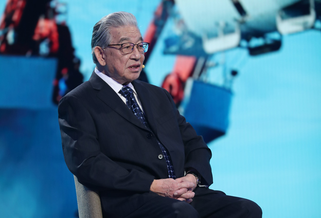 中華民族實現(xiàn)了可上九天攬月，可下五洋捉鱉的宏偉夙愿