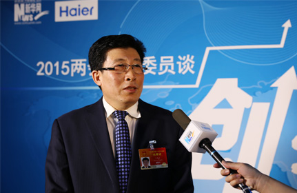 “面對這種新型的、農(nóng)業(yè)轉(zhuǎn)型的項(xiàng)目，政府各級部門也都在研究怎么落實(shí)，還有很多細(xì)節(jié)上的問題。”