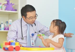 加強(qiáng)兒科醫(yī)生、助產(chǎn)士等緊缺人才培養(yǎng)